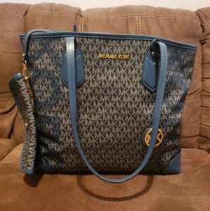 Michael Kors Eva Large Tote